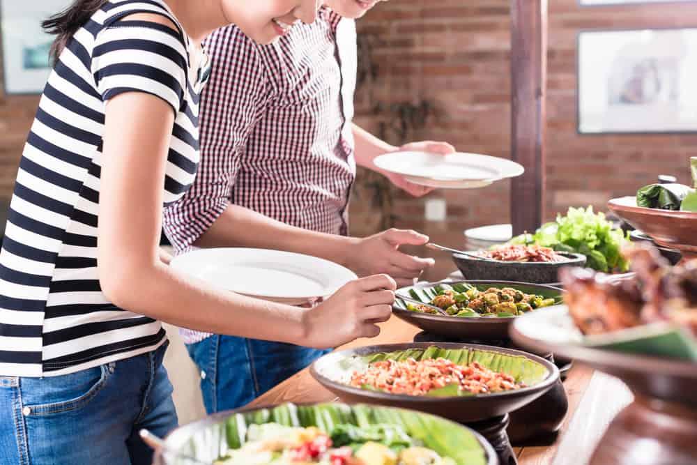 Panduan Sehat Makan Prasmanan atau All You Can Eat