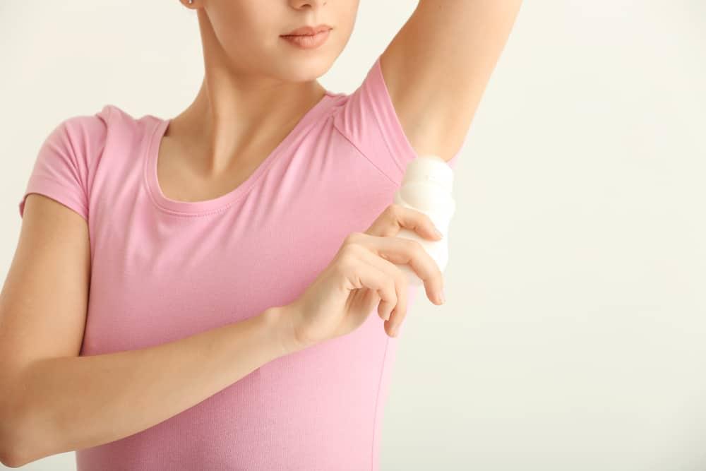 Cara Pakai Deodoran yang Tepat Menurut Ahli