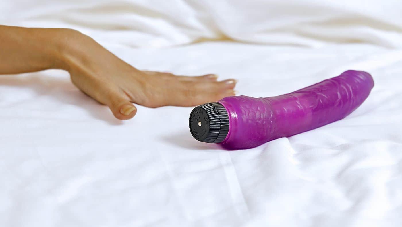 kesalahan-pakai-mainan-sex-toys