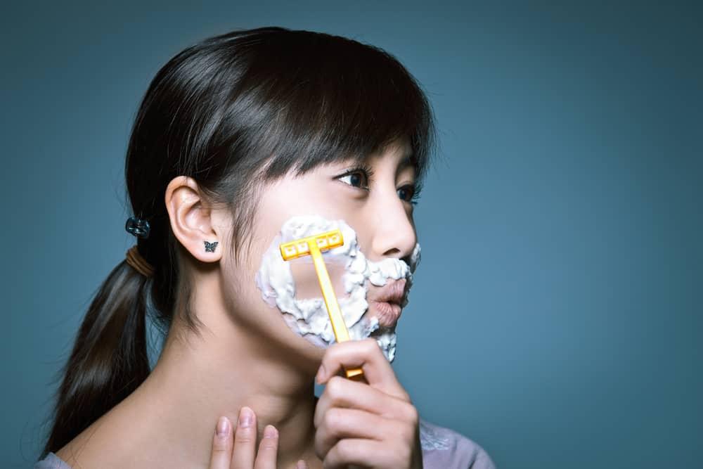 cara-menghilangkan-kumis-wanita