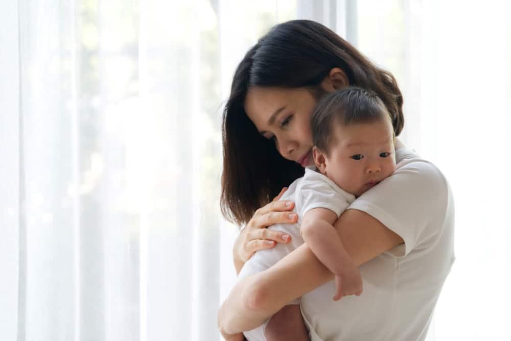 Jadwal Menyusui Bayi Beserta Cara Membangunkannya agar Mau Menyusu
