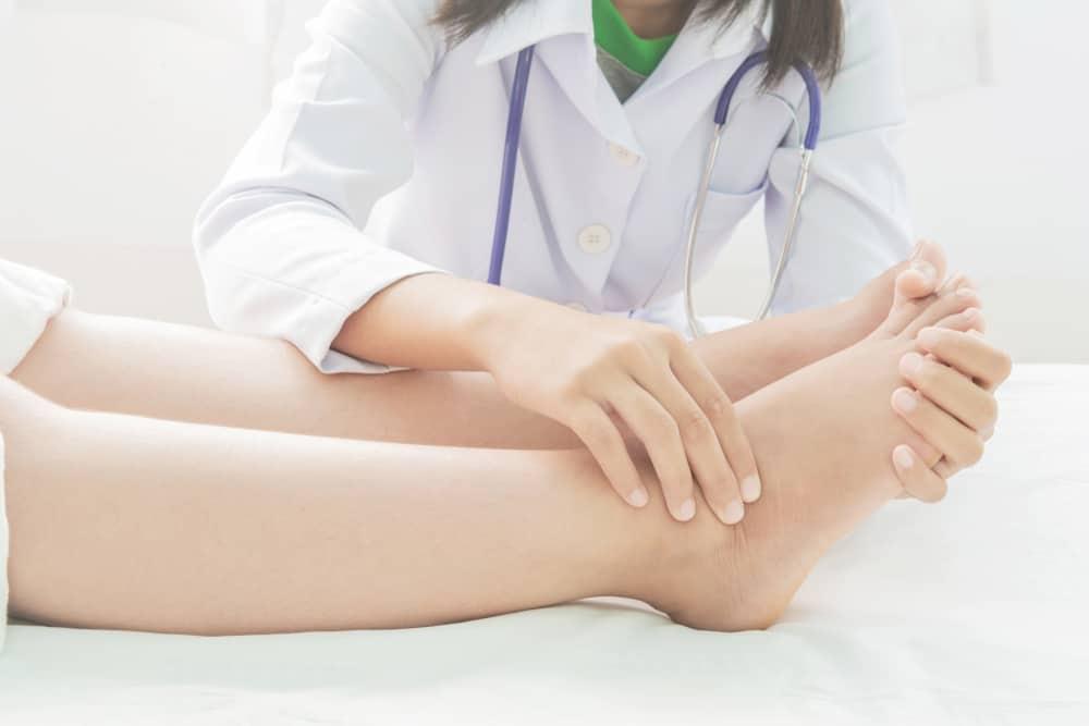 10 Tips Mudah untuk Sembuhkan Kaki Bengkak Setelah Melahirkan
