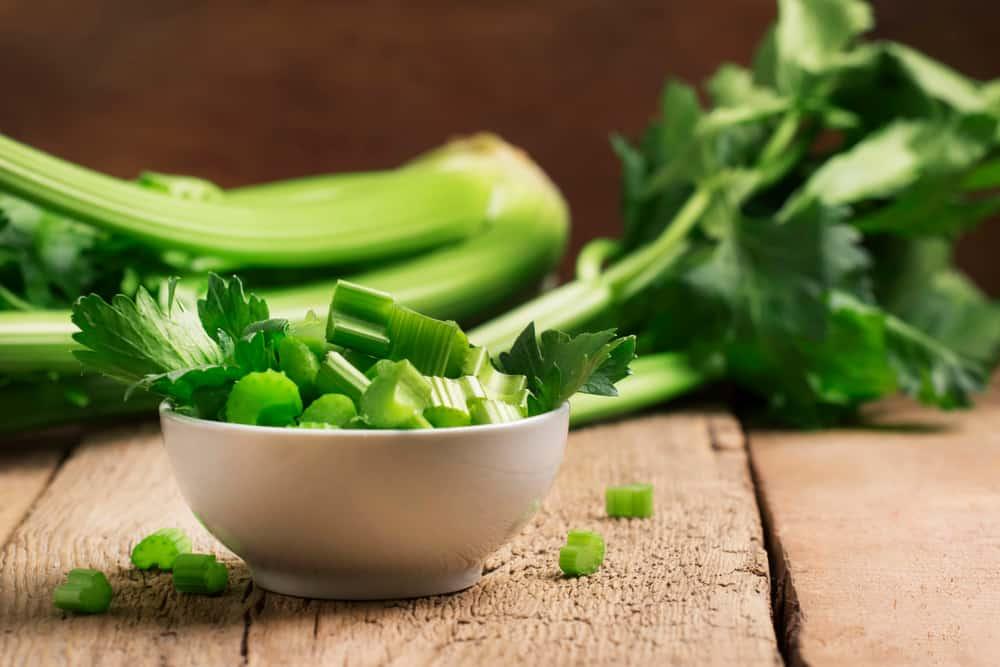 manfaat-daun-seledri-untuk-ginjal