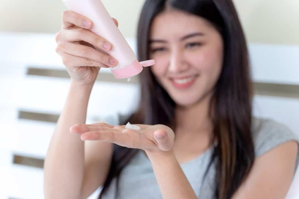 5 Cara Menghaluskan Telapak Tangan yang Kasar Kembali Seperti Kulit Bayi