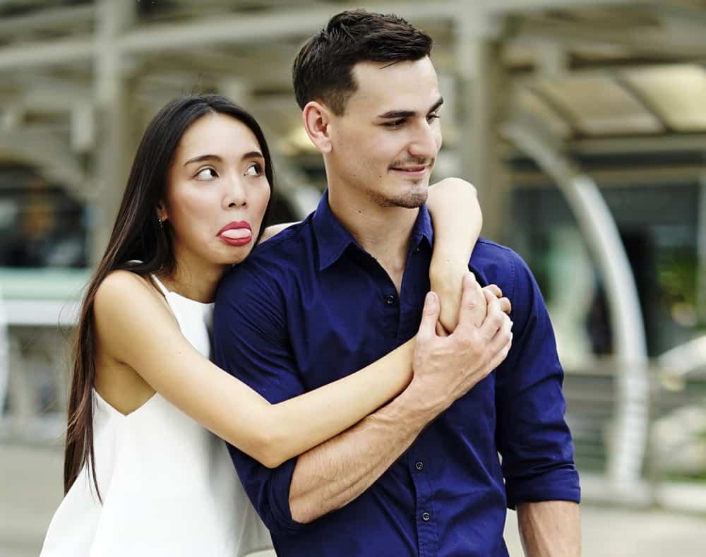 beda-selera-humor-pasangan