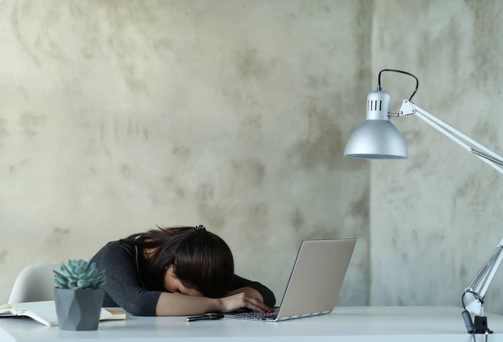 Tidur Berlebihan Bisa Rugikan Kesehatan, Ini 5 Cara Mengatasinya