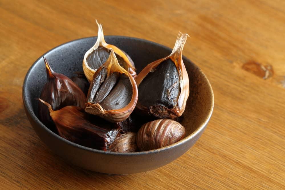 Informasi Kandungan Nutrisi dan Beragam Manfaat Bawang Hitam