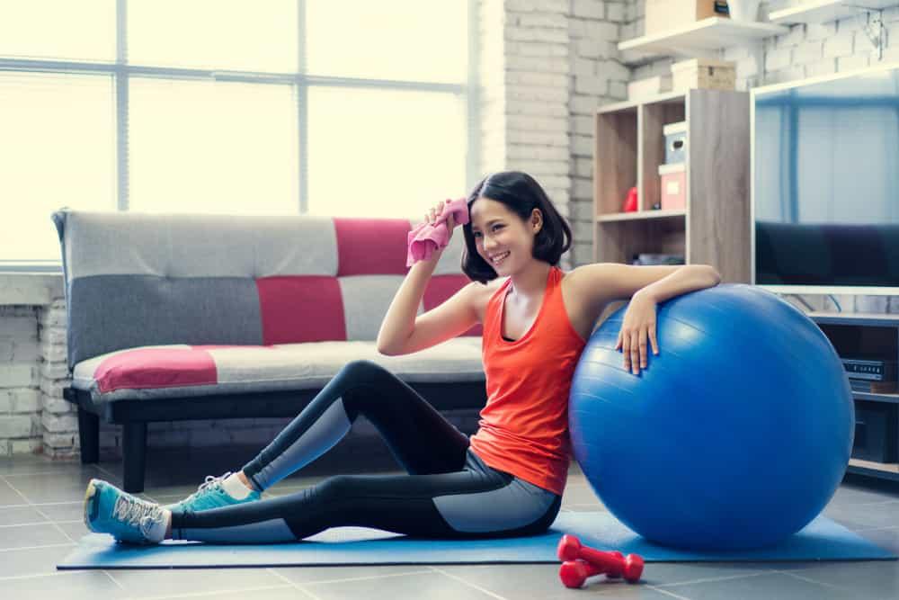 olahraga-dengan-gym-ball