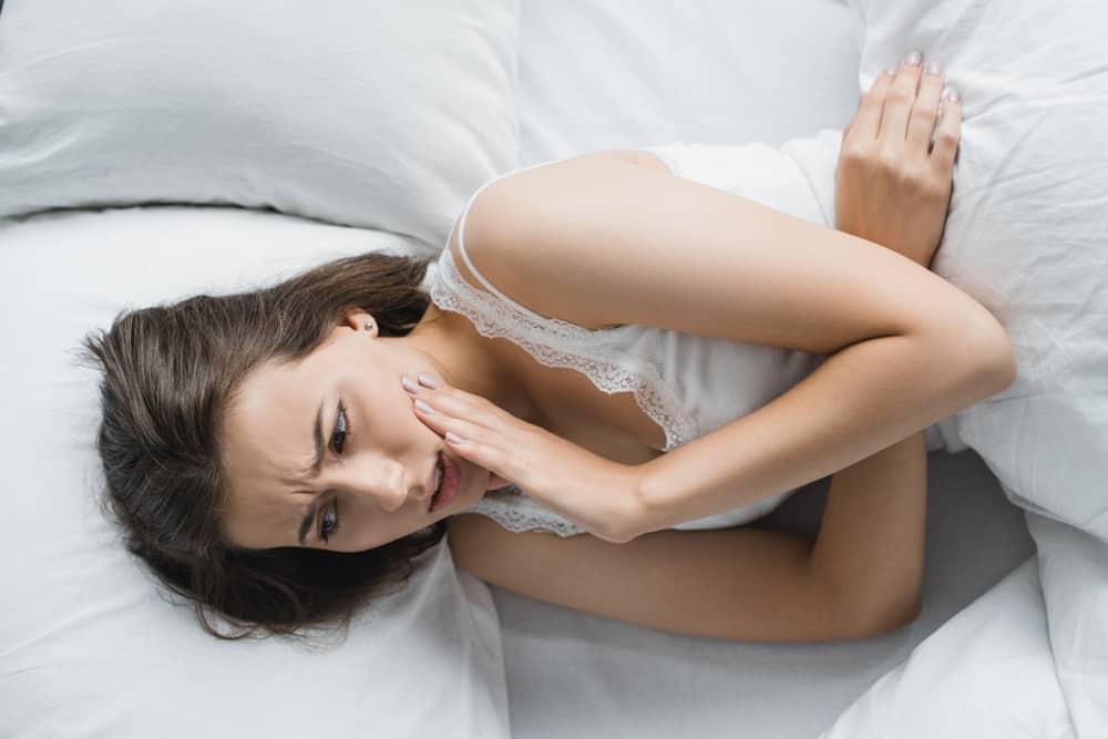4 Cara Redakan Sakit Gigi di Malam Hari