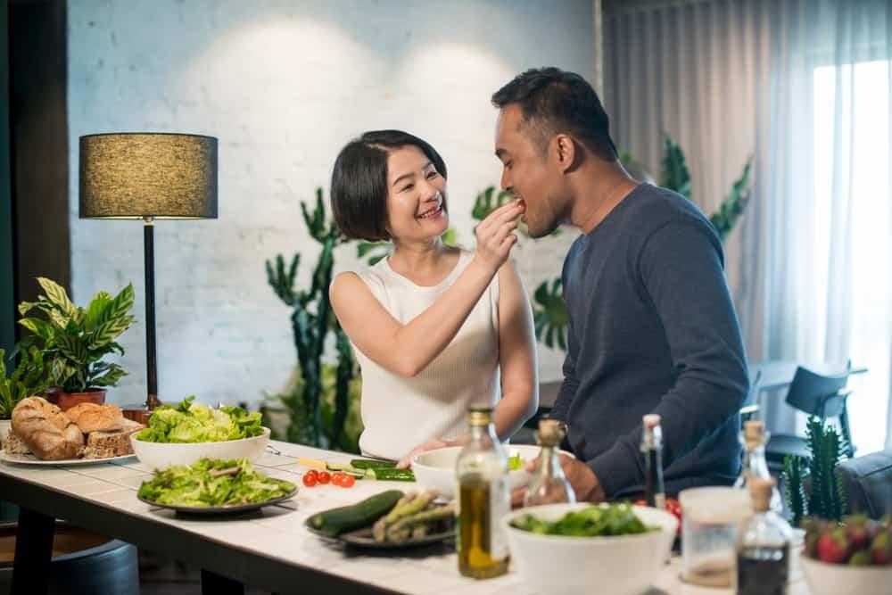 menyemangati-pasangan-ketika-diet
