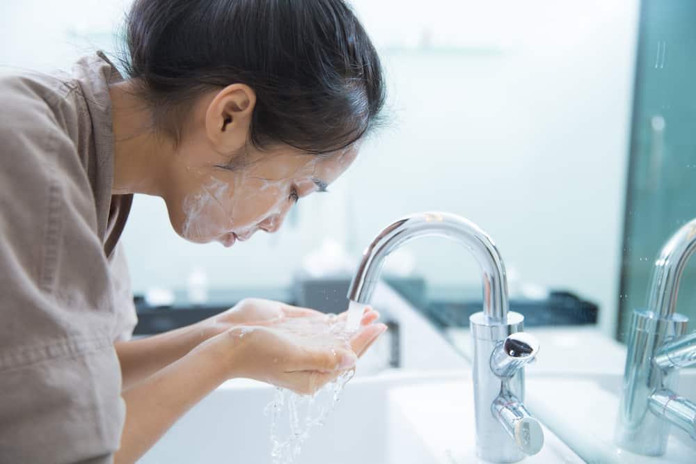 5 Tips Memilih Sabun Cuci Muka untuk Kulit Kering