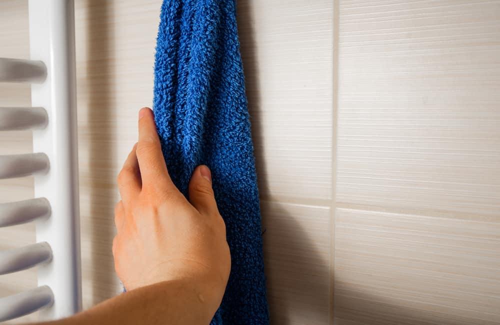 Jangan Langsung Pakai Handuk Baru, Cuci Dulu dengan Cara Ini