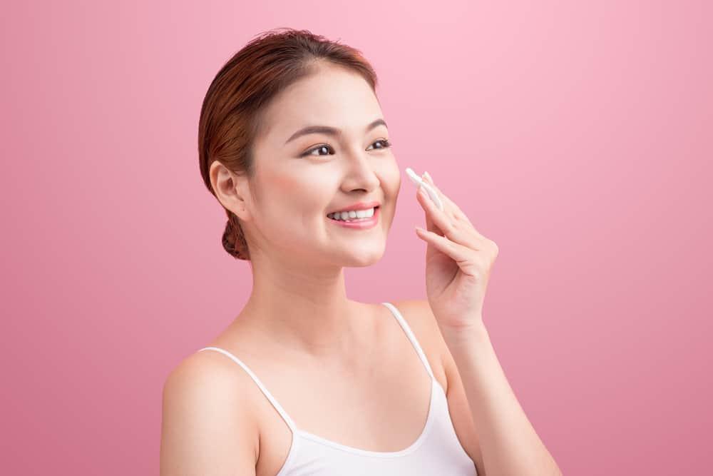 Mengenal Alpha Arbutin, Bahan Andalan untuk Produk Perawatan Kulit