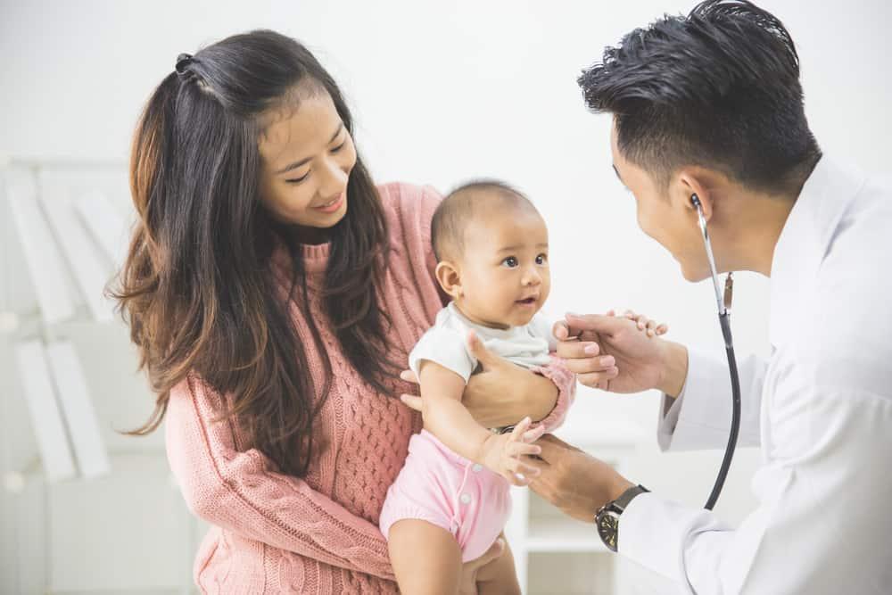mengatasi-biduran-pada-bayi