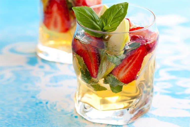 6 Manfaat Minum Infused Water untuk Kesehatan