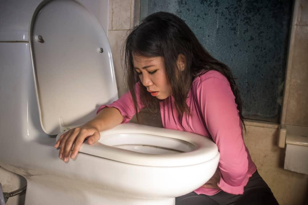 bahaya-makan-kotoran-manusia