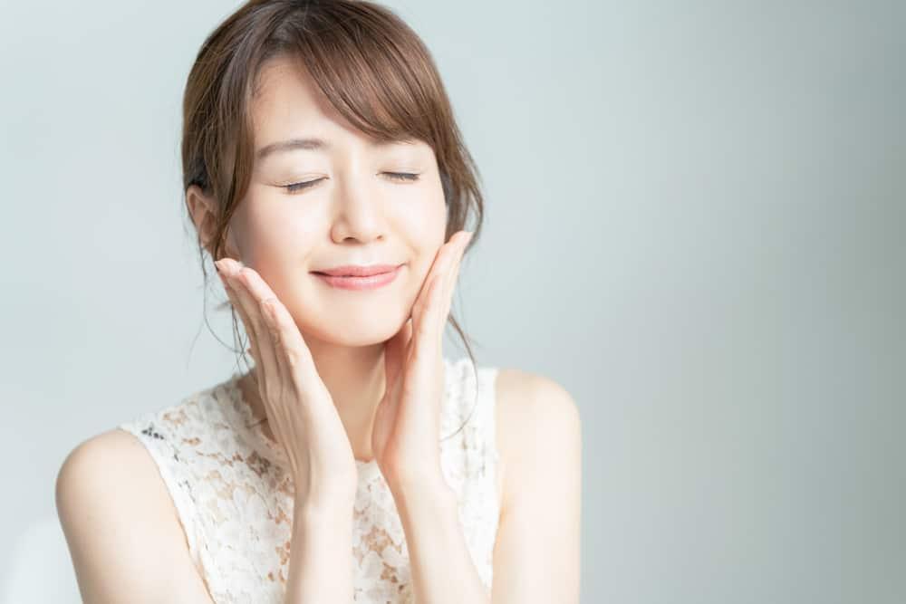 4 Langkah Skincare Malam yang Ampuh Atasi Bekas Jerawat Membandel