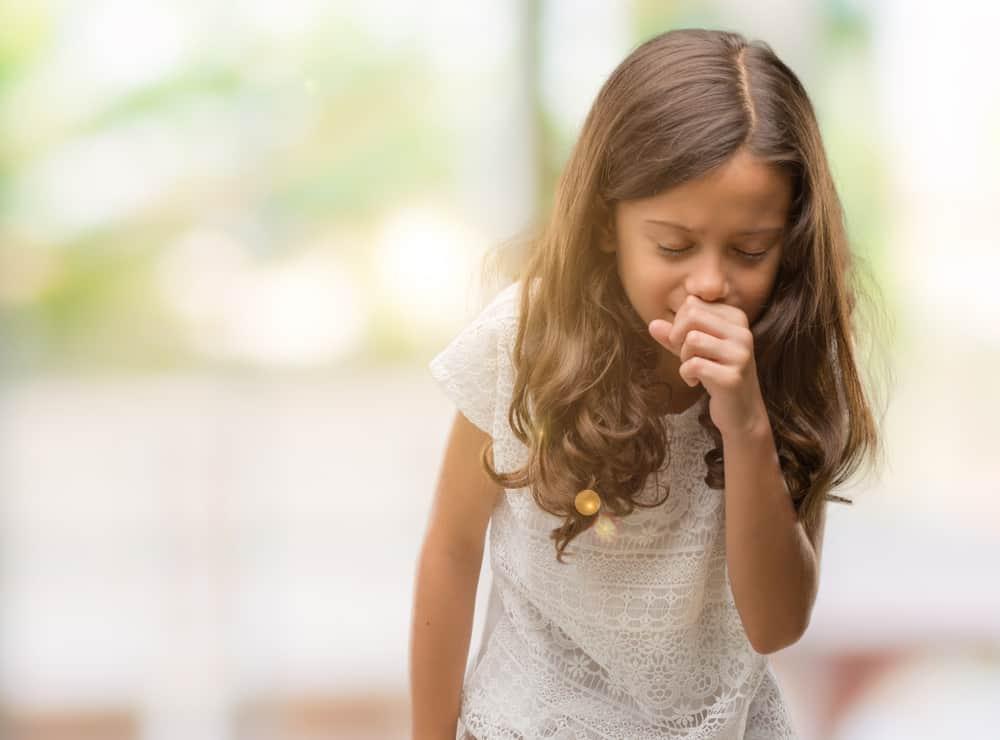 Anak Batuk Sampai Muntah? Ini Penyebabnya