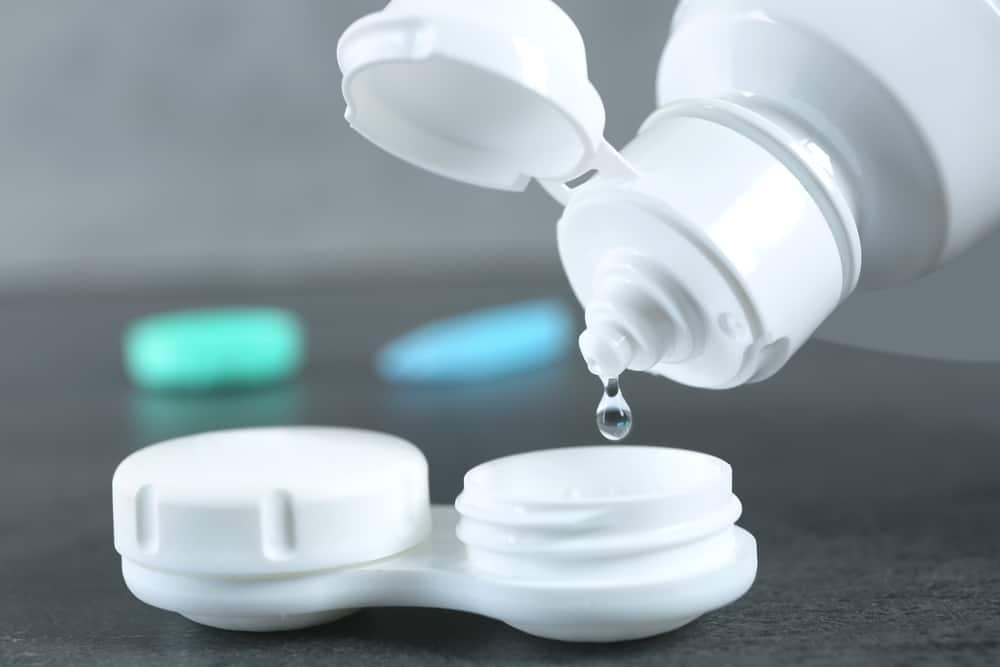 Bolehkah Kita Menggunakan Cairan Softlens Sebagai Tetes Mata?
