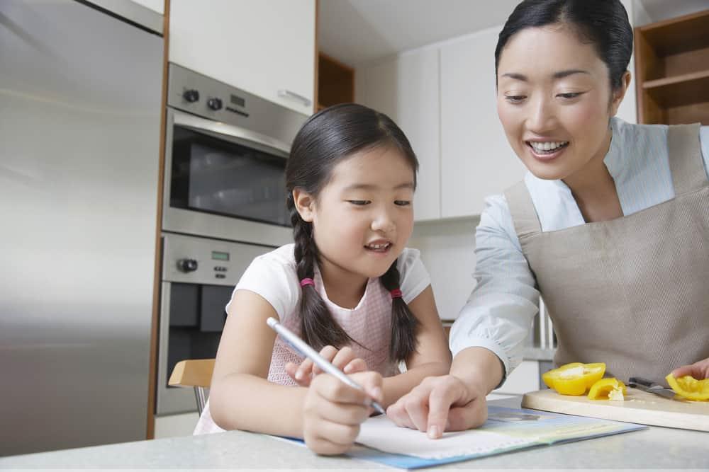 cara-mengajari-anak-menulis