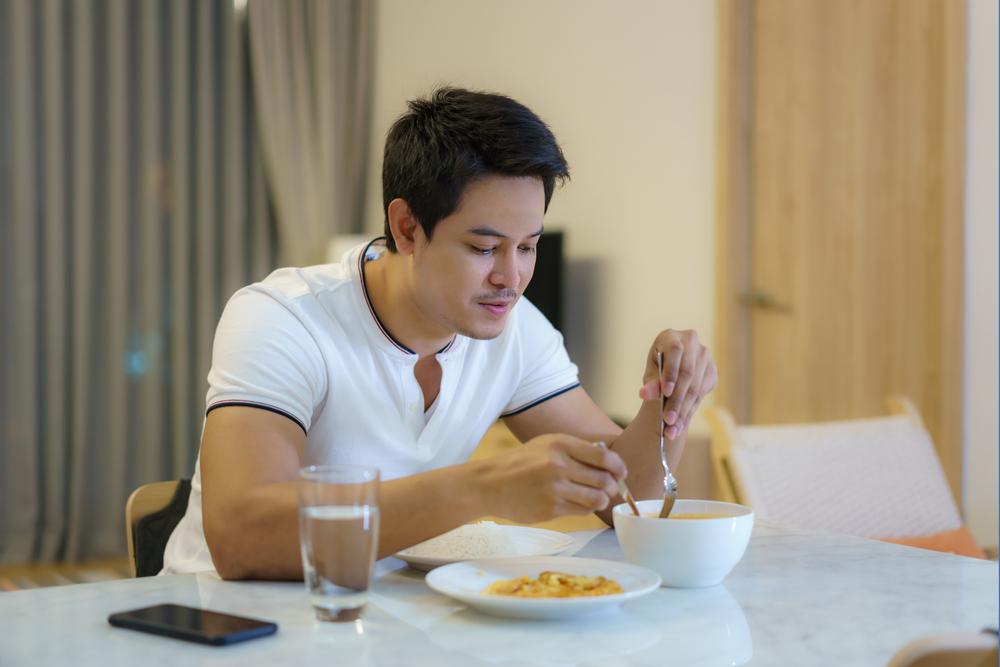 Saat Bulan Puasa, Makan Malam Paling Lambat Jam Berapa?