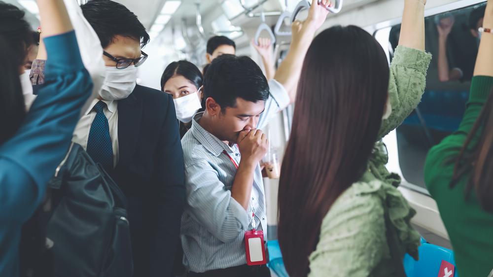 Bagaimana Cara Penularan Pneumonia dari Satu Orang ke Orang Lainnya?