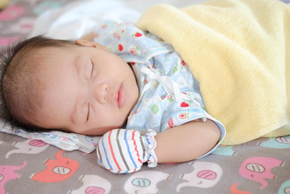 bayi-baru-lahir-tidur-terus