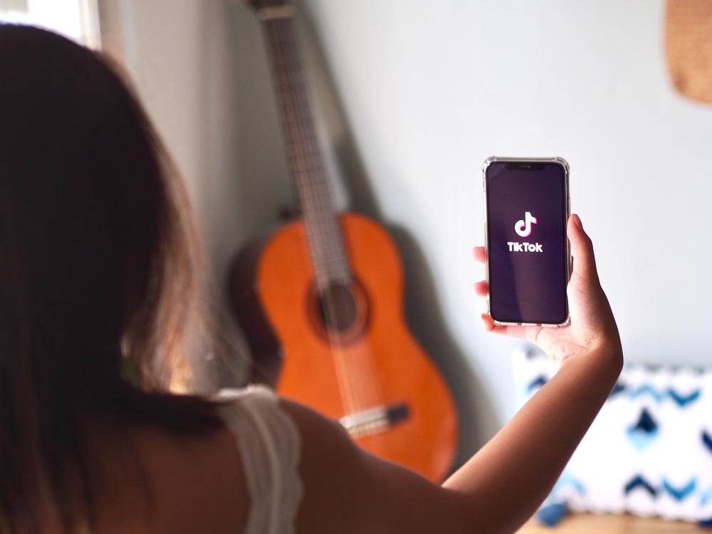Menguak Fakta di Balik Tiktok Syndrome pada Remaja