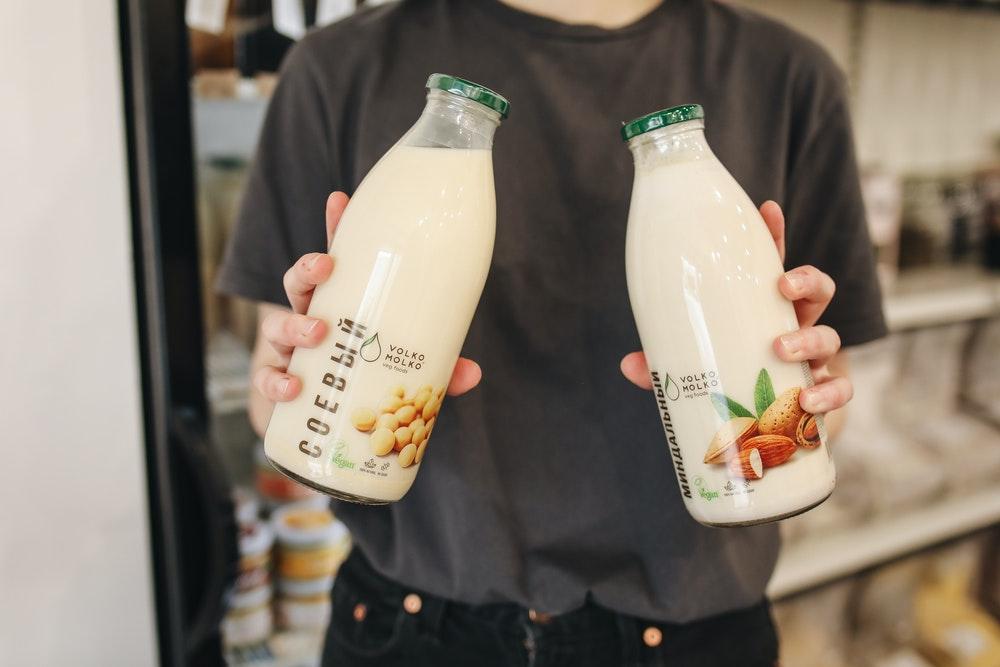 Selain Meningkatkan Produksi ASI, Ini Beragam Manfaat Susu Almond untuk Ibu Menyusui