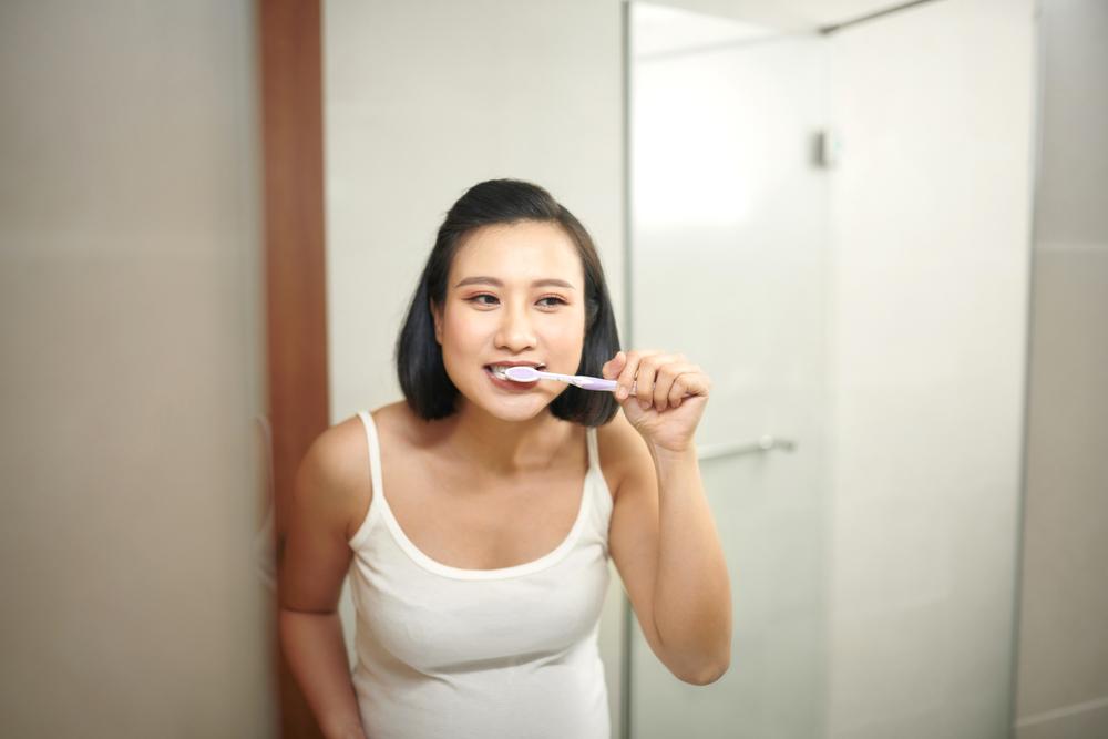 gusi-berdarah-saat-hamil