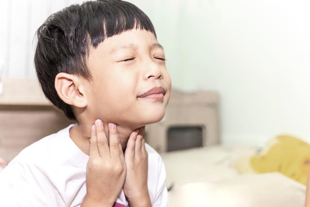 Anak Memiliki Benjolan di Leher? Kenali Penyebab dan Penanganannya