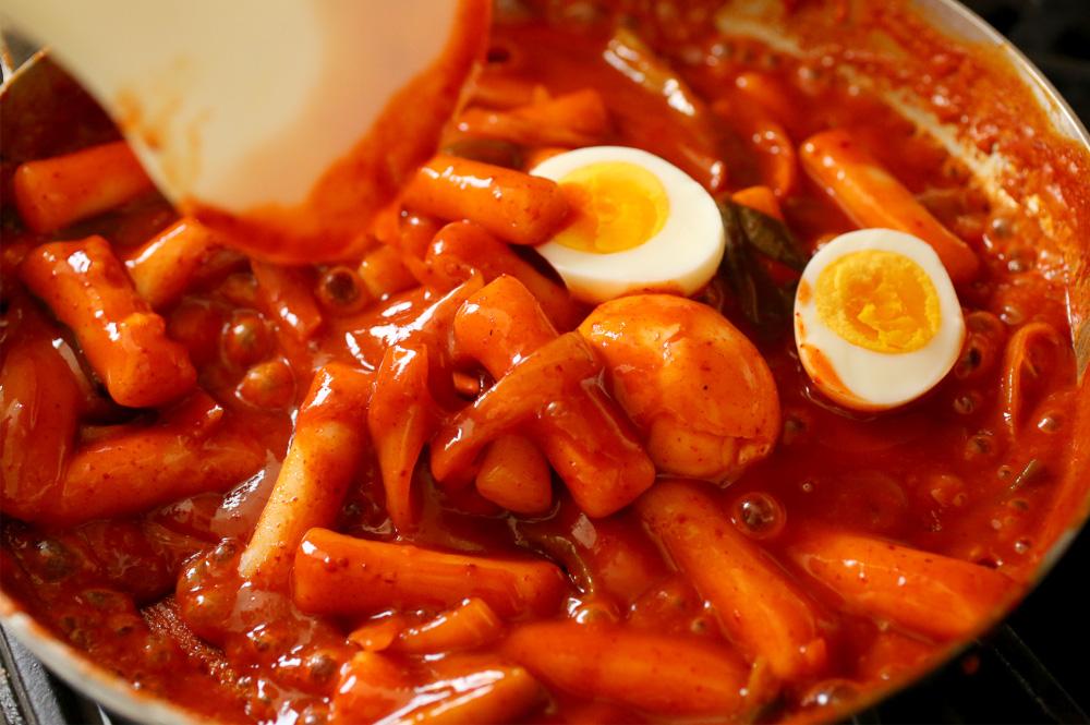 Kalori Tteokbokki Tinggi? Ini Fakta Gizi, Manfaat, dan Tips Konsumsinya