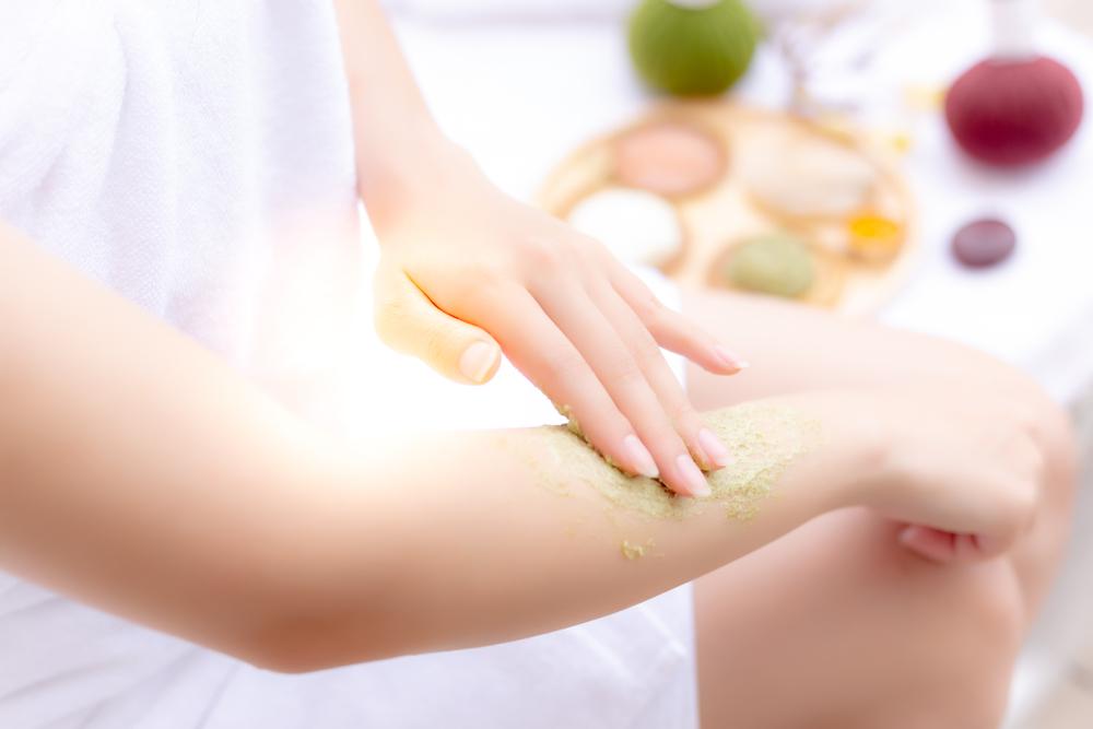 10 Merek Body Scrub Terbaik untuk Mencerahkan Kulit