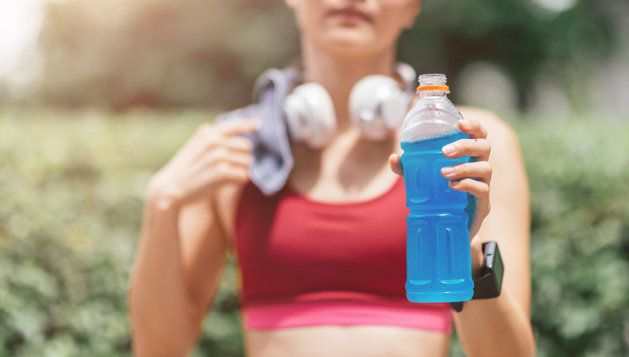 10 Rekomendasi Minuman Isotonik Terbaik untuk Mengganti Cairan Tubuh