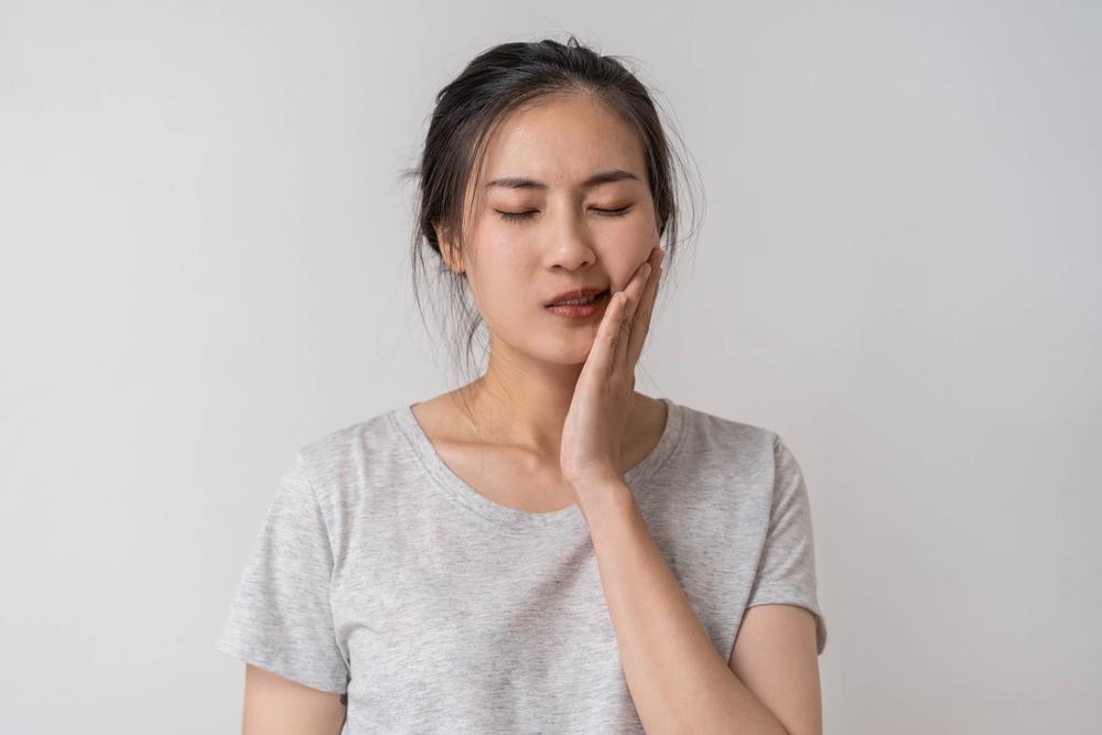 Ulat di Gigi Sebabkan Gigi Berlubang? Cek Faktanya!