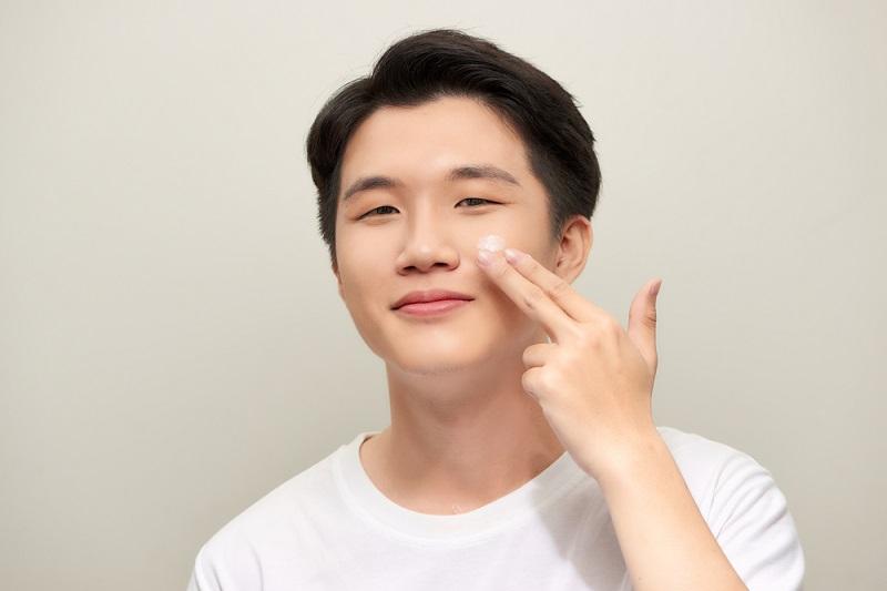 8 Rekomendasi Skincare Pria Terbaik yang Mudah Anda Temukan
