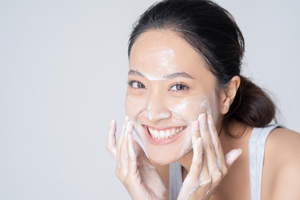 merek-facial-wash-untuk-kulit-berminyak