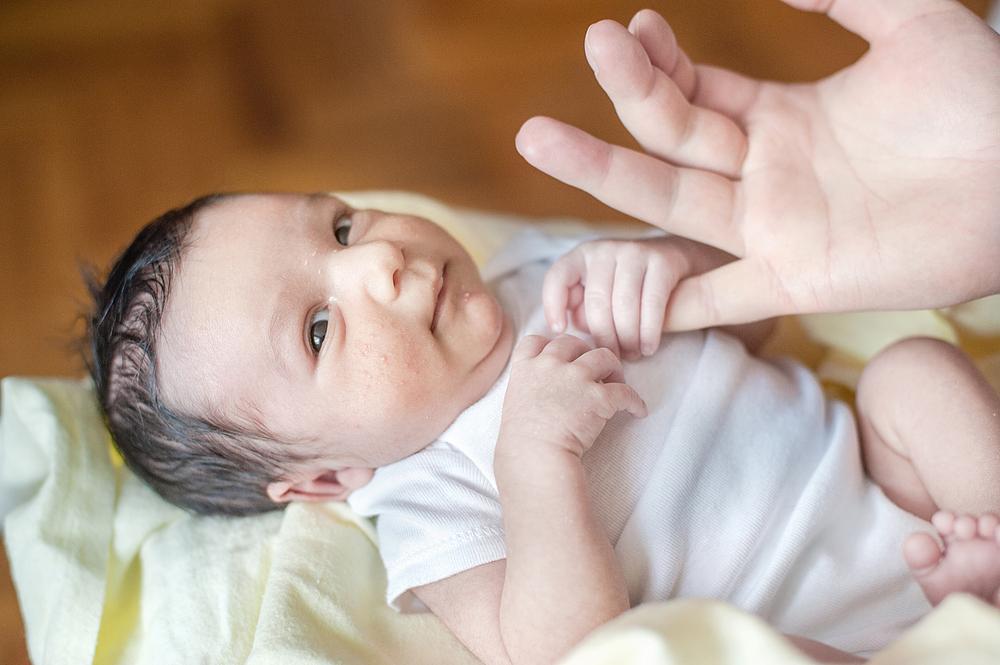 bayi-sering-berkeringat