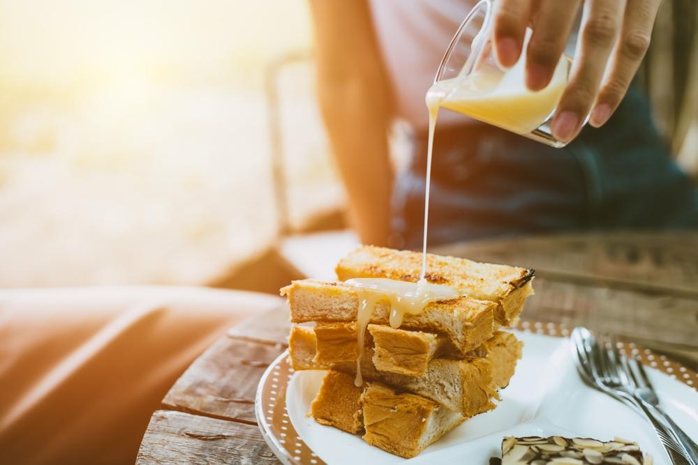 Yuk, Kenali Manfaat Susu Kental Manis dalam Menu Sarapan!
