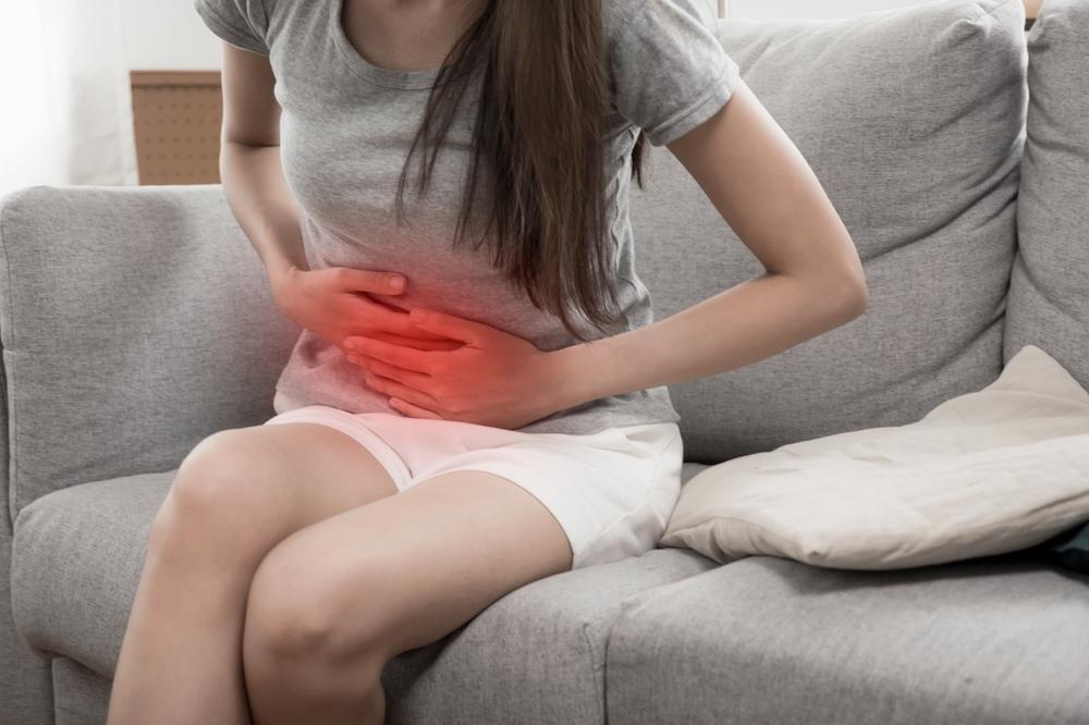 Terasa Seperti Ada yang Bergerak di Perut? Ini 8 Kemungkinan Penyebabnya