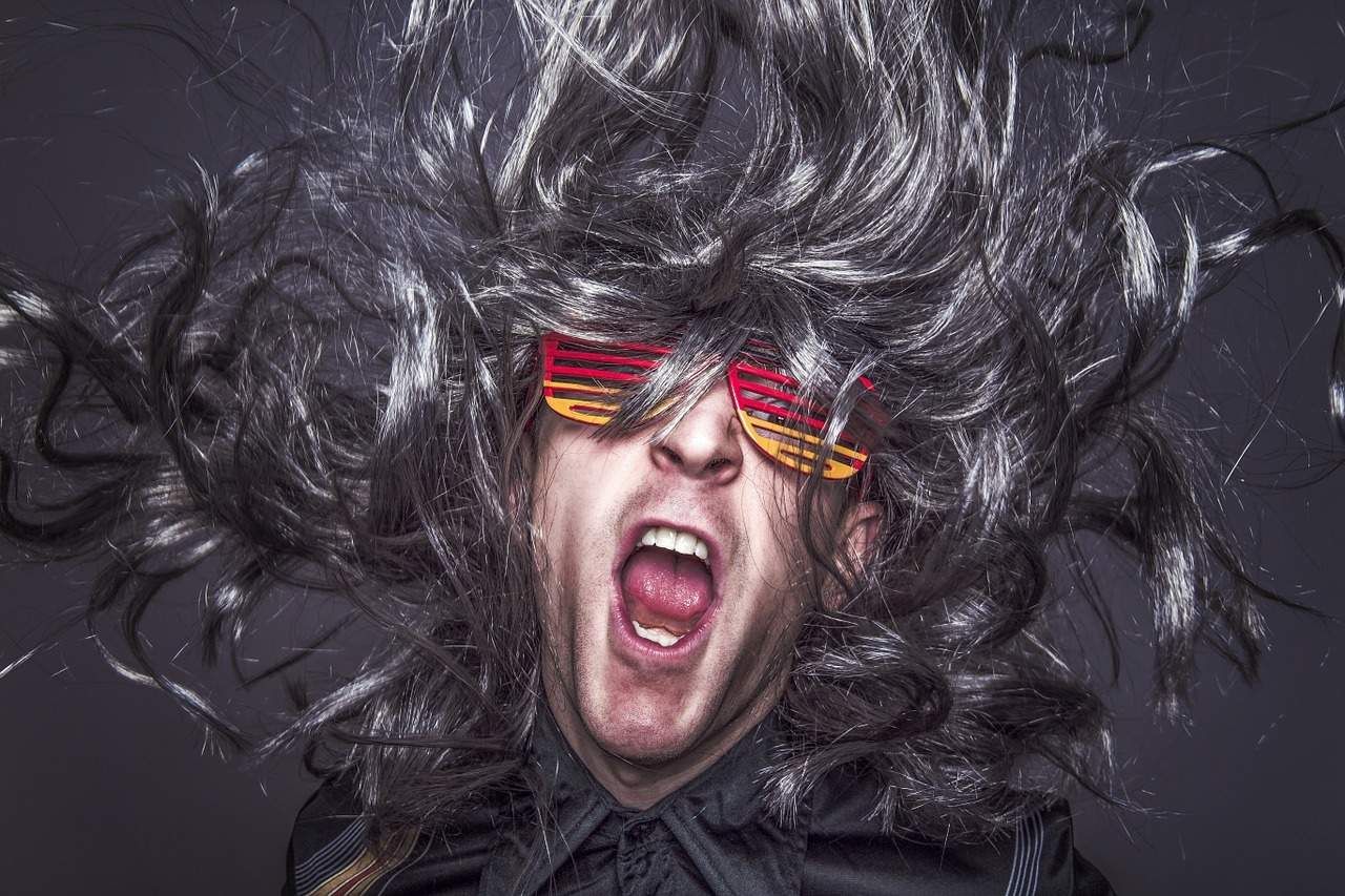 Sering Headbang Saat Konser Metal? Awas Otak Rusak