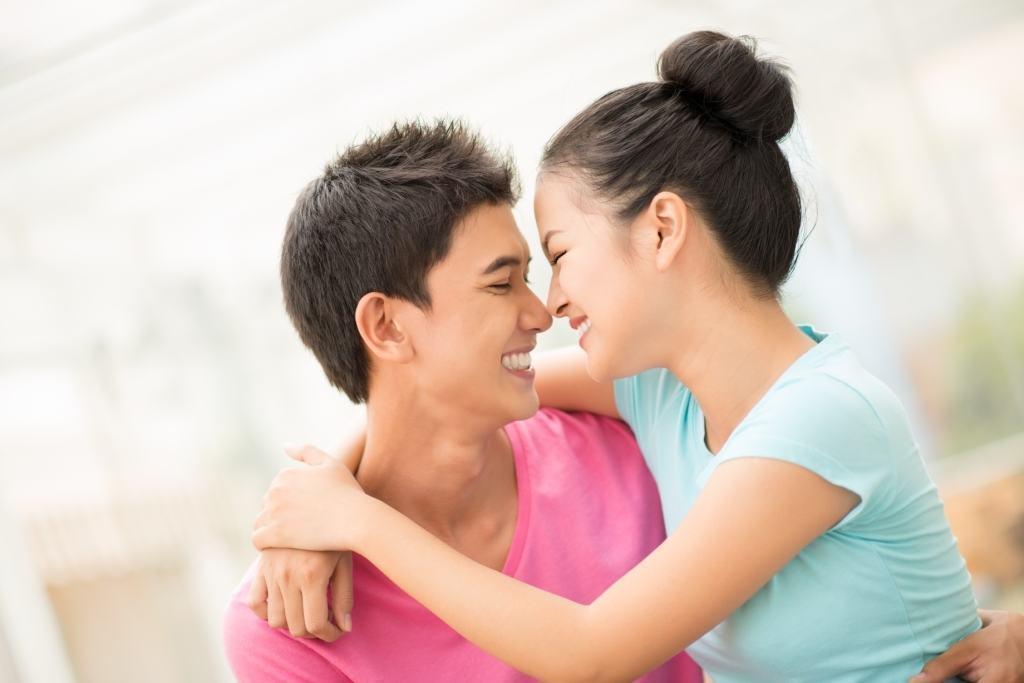 13 Hal yang Terjadi Pada Tubuh Saat Jatuh Cinta